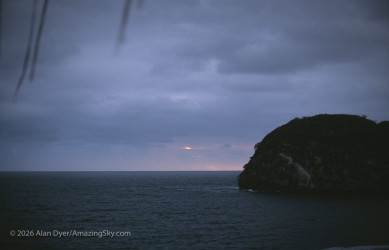 Photo of the solar eclipse of 06/10/2002 by Alan Dyer
