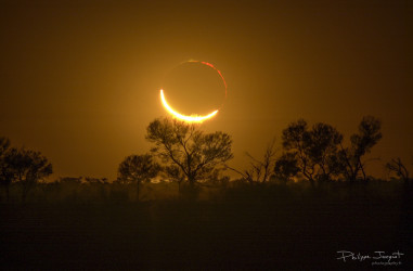 Photo of the solar eclipse of 12/04/2002 by Philippe Jacquot