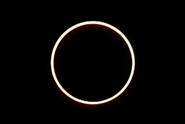 Photo of the solar eclipse of 10/03/2005 by Oscar Martín Mesonero
