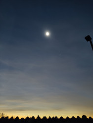 Photo of the solar eclipse of 04/08/2024 by Sam Nguyen