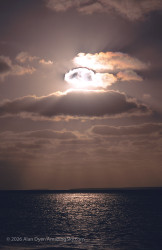 Photo of the solar eclipse of 12/04/2002 by Alan Dyer