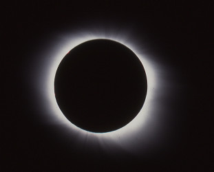 Photo of the solar eclipse of 02/26/1998 by Pierre Arpin