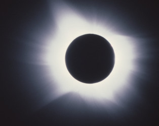 Photo of the solar eclipse of 06/11/1983 by Pierre Arpin