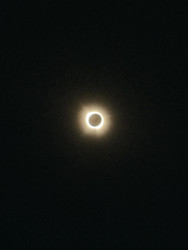 Photo of the solar eclipse of 04/08/2024 by Alissa Ha