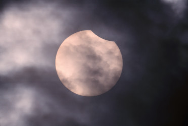 Photo of the solar eclipse of 05/21/1993 by Alan Dyer