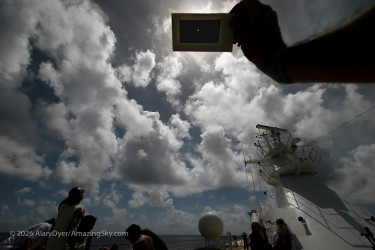 Photo of the solar eclipse of 04/08/2005 by Alan Dyer