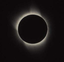 Photo of the solar eclipse of 11/03/1994 by Pierre Arpin