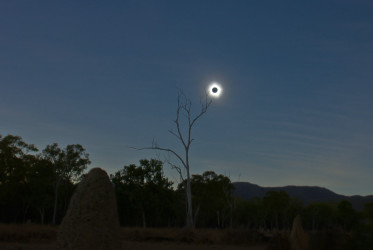Photo of the solar eclipse of 11/13/2012 by Oscar Martín Mesonero