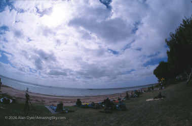Photo of the solar eclipse of 12/04/2002 by Alan Dyer